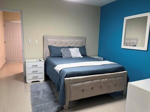 1 chambre, fer et planche à repasser, Wi-Fi, literie fournie