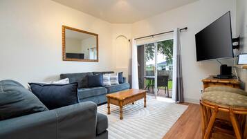 Condo, Multiple Beds (3132 CA - Charming Townhome Retreat) | Living area