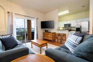 Condo, Multiple Beds (3132 CA - Charming Townhome Retreat) | Living area - 3132 CA - Charming Townhome Retreat (Davenport)