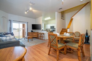 Condo, Multiple Beds (3132 CA - Charming Townhome Retreat) | Living area - 3132 CA - Charming Townhome Retreat (Davenport)