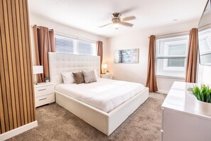 House, Multiple Beds (8967 CC - Cozy 5 Bed Home with Privat)