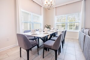 House, Multiple Beds (8967 CC - Cozy 5 Bed Home with Privat) | Dining