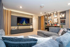 Living area - 4446 KR - 7BR Luxury Villa Opulent Oasis (Davenport)