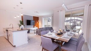 Condo, nhiều giường (2901 SS - 4BR - Serene Retreat at Sto) | Khu ăn uống