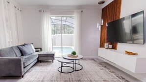 Apartment, Mehrere Betten (2489 RT - Ultimate Townhome Oasis wit) | Wohnbereich