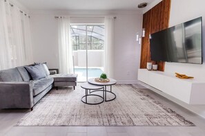 Apartment, Mehrere Betten (2489 RT - Ultimate Townhome Oasis wit) | Wohnbereich