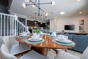 Maison, plusieurs lits (8822 GC - Fabulous 5BR Townhome: Pet ) | Restauration