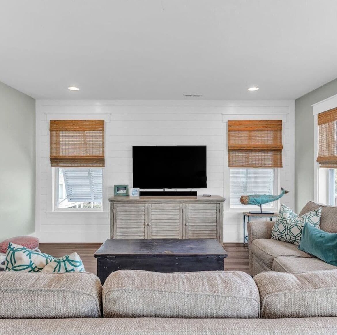 Smart TV, fireplace, stereo