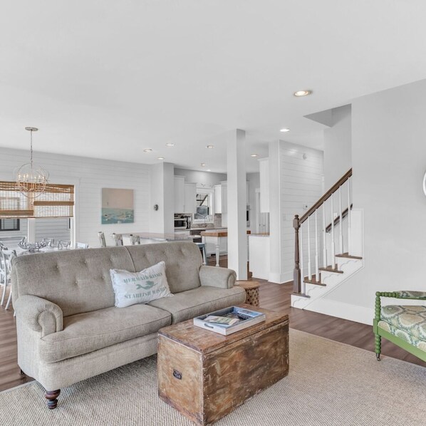 Smart TV, fireplace, stereo