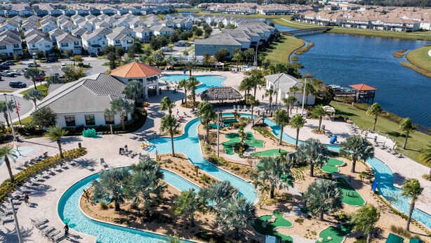 Bloc d'apartaments, diversos llits (5021 WA - Stunning Townhome with Priv) | Piscina