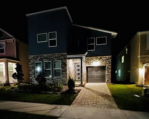 House, Multiple Beds (8949 CB - Exquisite Luxury Home with ) | Exterior