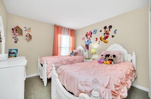 Maison, plusieurs lits (112 CA - 4BR Mickey's Tranquil Haven ) | 4 chambres