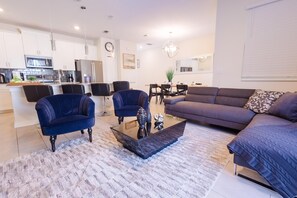 Casa, várias camas (810 PB - 4BD - Green Luxury Paradise) | Área de estar
