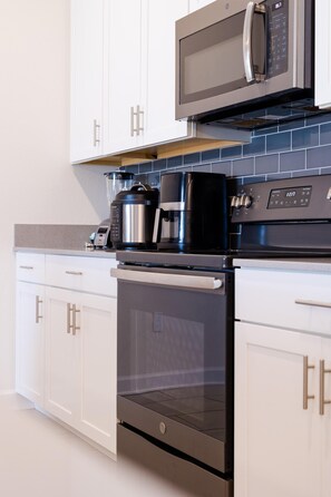 House, Multiple Beds (810 PB - 4BD - Green Luxury Paradise) | Private kitchen