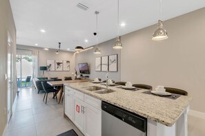 Talo, useita sänkyjä (2652 SS - Enchanted 4-Bedroom Disney ) | Sisätilat