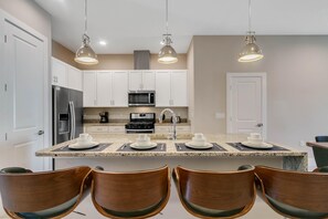 ハウス ベッド (複数台) (2652 SS - Enchanted 4-Bedroom Disney ) | 専用キッチン | オーブン、トースター