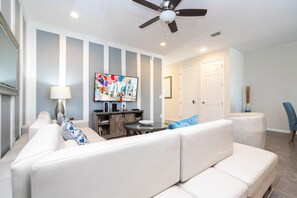 Ferienhaus, Mehrere Betten (1543 CP - Opulent 4BR Townhome: Priva) | Wohnbereich