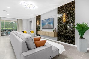 Casa, várias camas (8881 QL Serenity Haven Luxurious Disn) | Área de estar