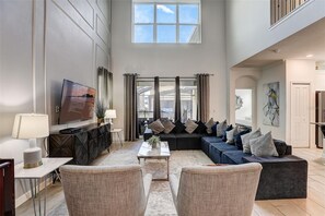 Living area - 2940 PS - BR 5 - Relax Cozy Place Near Disney (Kissimmee)