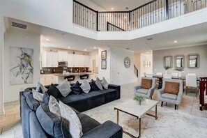 Living area - 2940 PS - BR 5 - Relax Cozy Place Near Disney (Kissimmee)