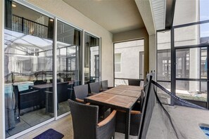 Outdoor dining - 2940 PS - BR 5 - Relax Cozy Place Near Disney (Kissimmee)