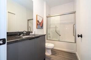 Bathroom - 3258 SW - 3 Bedrooms The Hub Paradise (Kissimmee)