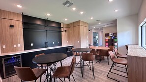 ハウス ベッド (複数台) (3258 SW - 3 Bedrooms The Hub Paradise) | レストラン