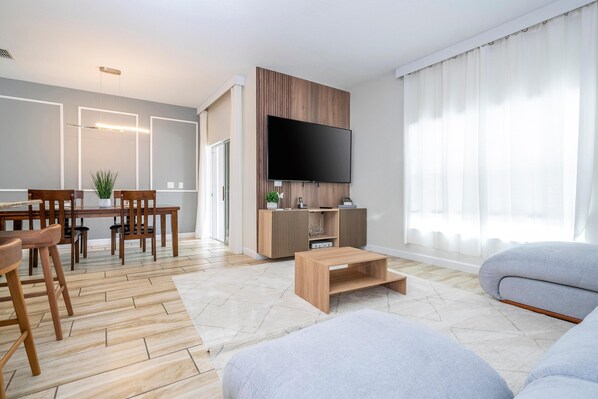 Leilighet, flere senger (4812 BR - Luxe Getaway Retreat) | Oppholdsområde