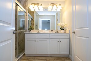 Condo, Multiple Beds (4812 BR - Luxe Getaway Retreat) | Bathroom - 4812 BR - Luxe Getaway Retreat (Kissimmee)