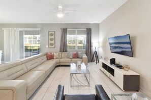 獨棟房屋, 多張床 (1562 OL - 8BR Tranquil Escape) | 起居區