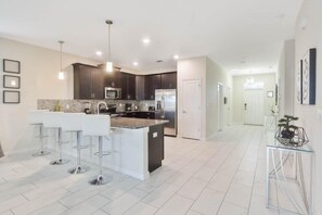 獨棟房屋, 多張床 (1562 OL - 8BR Tranquil Escape) | 私人廚房 | 烤箱、電熱水壺