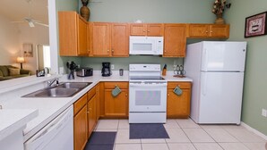 House, Multiple Beds (545 WS - 3BR - Serene Haven Single Fa) | Private kitchen - 545 WS - 3BR - Serene Haven Single Family (Davenport)