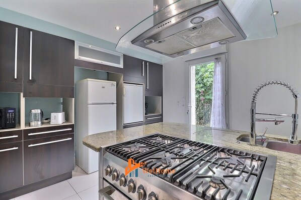 Fridge, microwave, oven, dishwasher