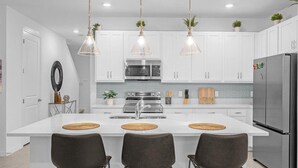 House, Multiple Beds (654 LD - Festival) | Private kitchen | Oven, electric kettle, toaster - 654 LD - Festival (Davenport)