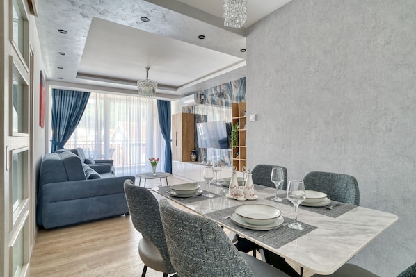 Luxury Apartment, Balcony, Partial Sea View | In-room dining
