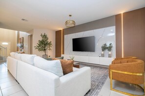 House, Multiple Beds (8848 BC - 8Bds Windsor At Westside) | Living area - 8848 BC - 8bds Windsor At Westside (Kissimmee)