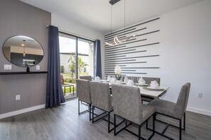 Condo, Multiple Beds (8761 ZD - 3 BD The Hub Paradise Cozy ) | Dining