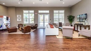 Apartment, Mehrere Betten (8984 SD - Serene Lucaya Retreat) | Wohnbereich