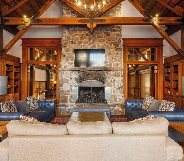 Interior - Ballhooter Skyline Penthouse: Ski-In/Out, Pool, Sleeps 6 by LUXSTAYUSA (Snowshoe)