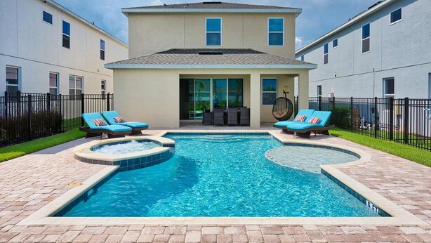 House, Multiple Beds (7412 MA - Stylish Home Near Parks) | Pool