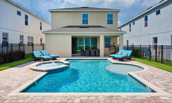 ハウス ベッド (複数台) (7412 MA - Stylish Home Near Parks) | プール | 温水プール