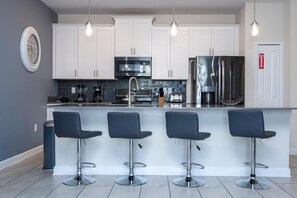 House, Multiple Beds (4337 QS - Charming Hideaway) | Private kitchen | Oven, stovetop, electric kettle, toaster - 4337 QS - Charming Hideaway (Kissimmee)