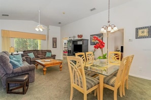Casa, várias camas (2226 RR - Elegant Retreat Private Poo) | Área de estar