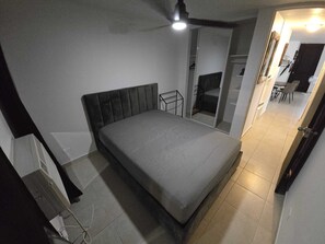 2 chambres, fer et planche à repasser, lit parapluie, Wi-Fi gratuit