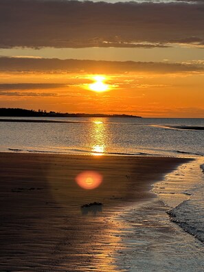 Sun loungers, beach towels - Private oceanfront cottage, amazing beach, sunsets and view-only minutes to PEI! (Murray Corner)
