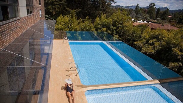 Outdoor pool - MG Hotels & Suites  (Rionegro)