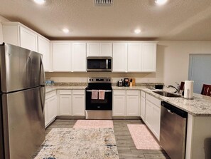 Mikroaaltouuni, uuni, liesi, astianpesukone