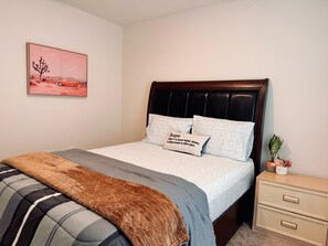 4 Schlafzimmer, Bügeleisen/Bügelbrett, WLAN, Bettwäsche
