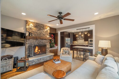 Charming 3-bedroom lodge with WiFi and AC in delightful Knoxville