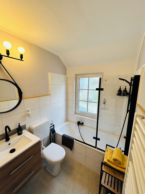 Hårføner, håndklær, såpe og toalettpapir